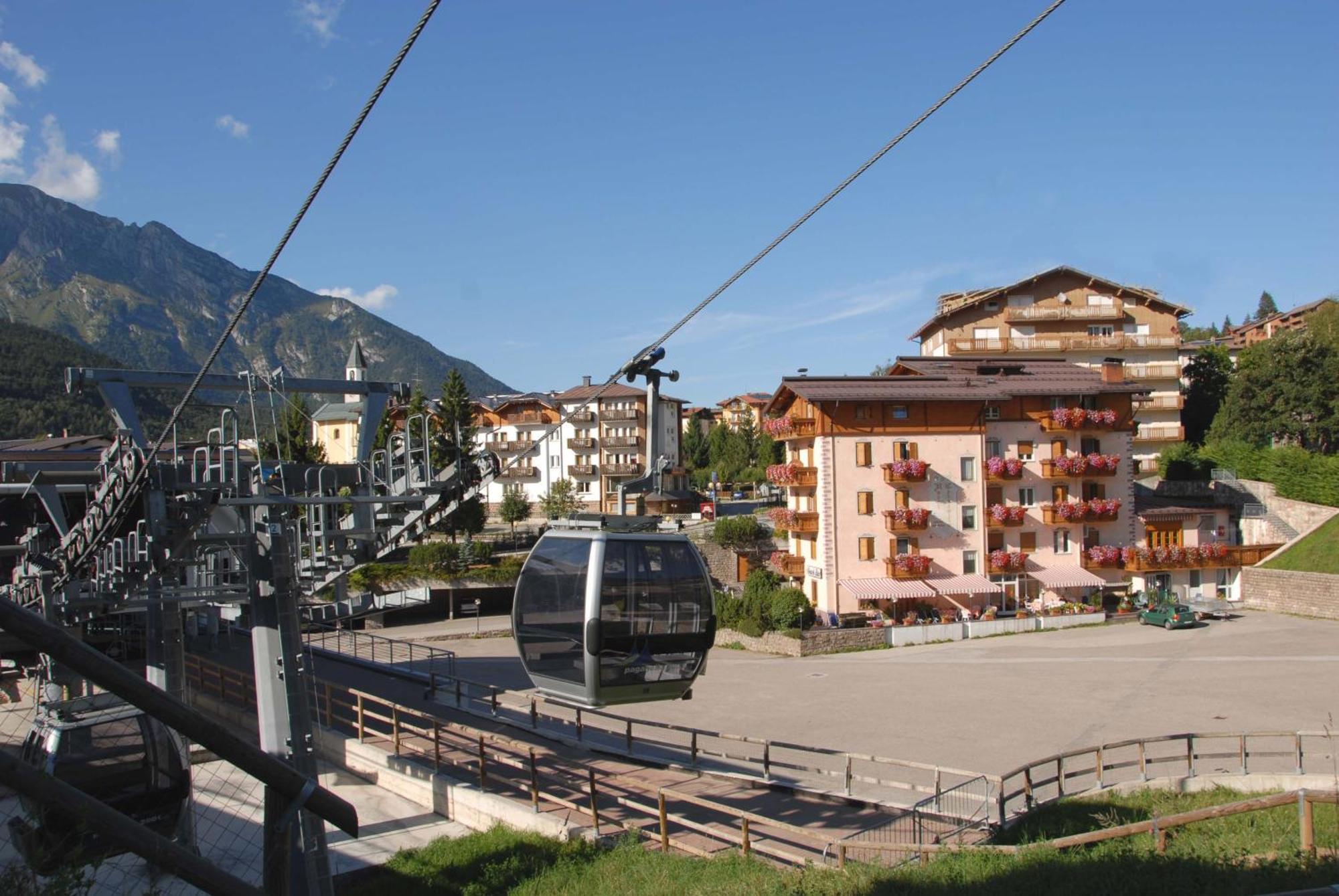 Hotel Cristallo Andalo Exterior photo